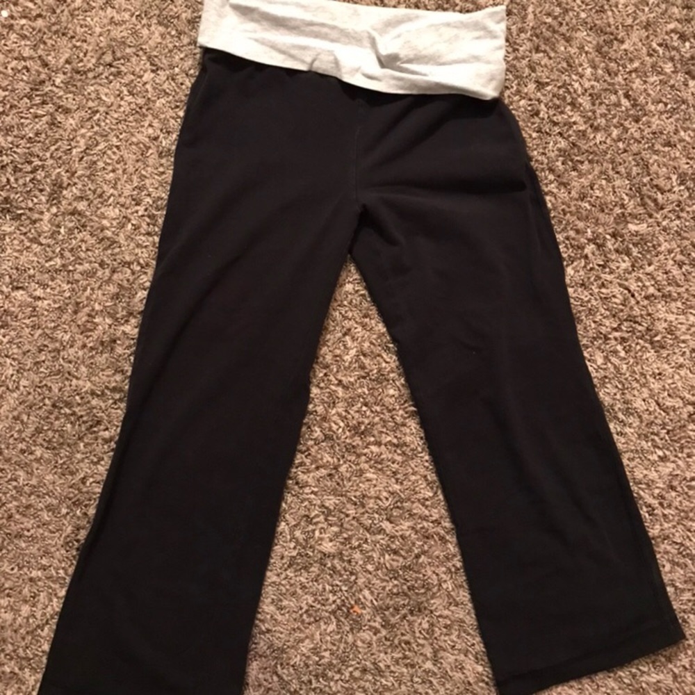 Black crop leggings
